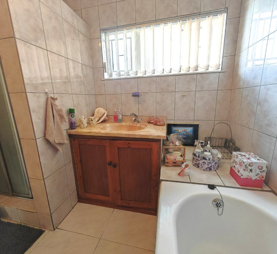 6 Bedroom Property for Sale in Heuwelsig Free State